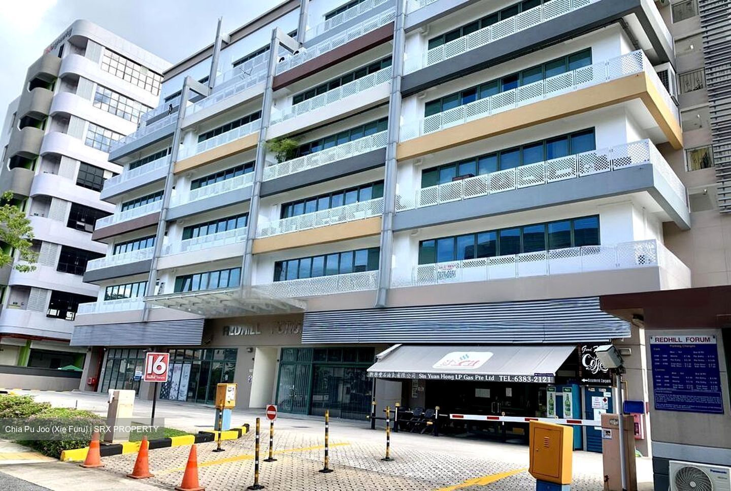 Redhill Forum (D3), Retail #457927791
